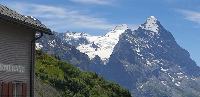 Auf der Großen Scheidegg mit Blick auf Moench und Eiger
