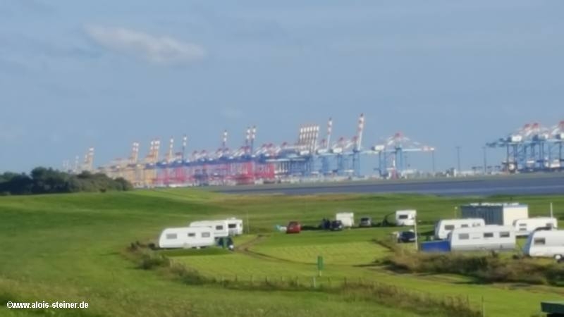 Blick von Wremen zum Containerterminal BHV