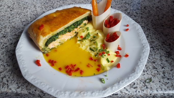 Lachs im Blätterteilmantel